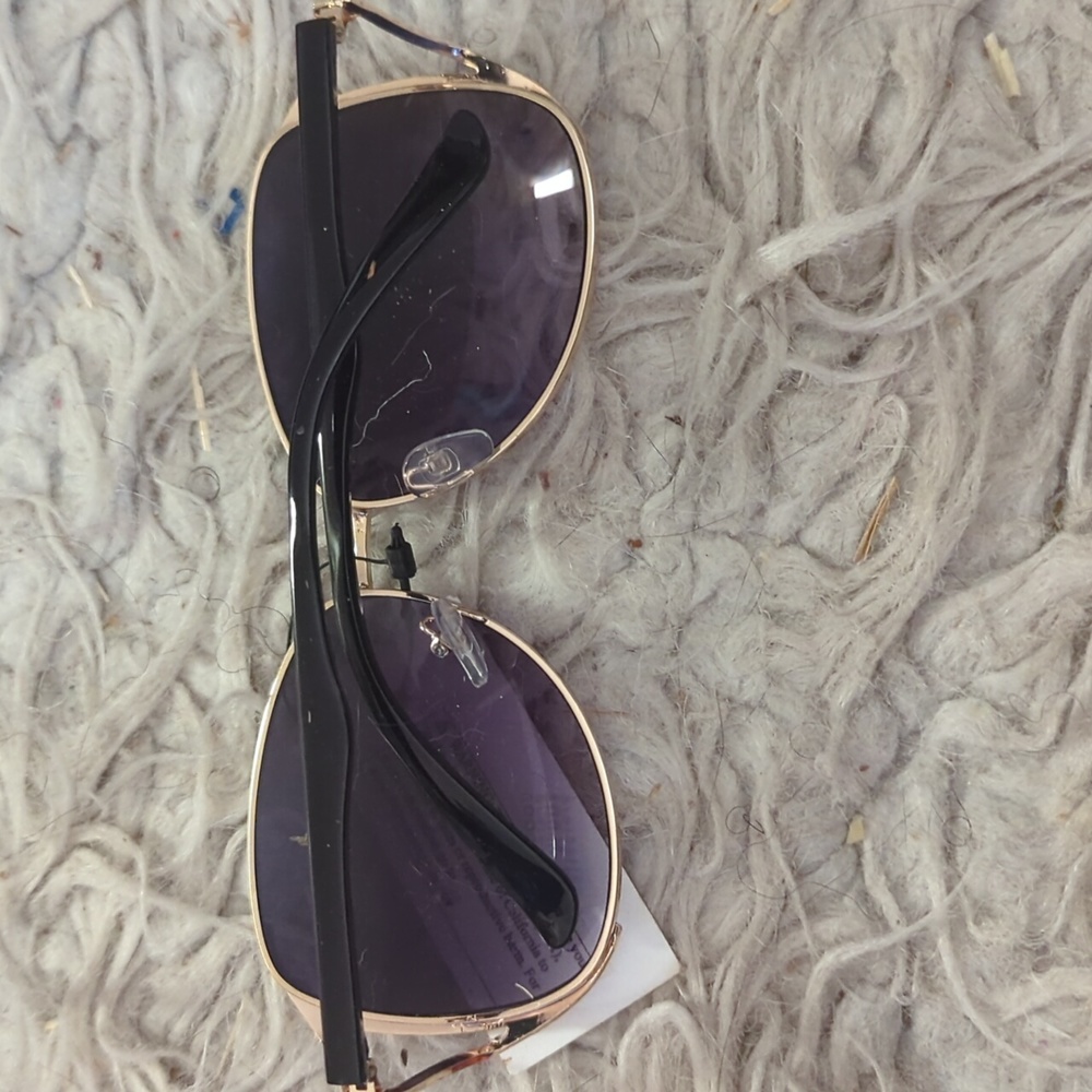 Sunglasses - Picture 3 of 4